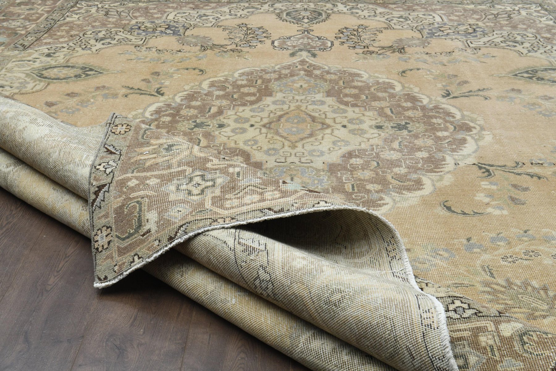 Antique Turkish Wool Area Rug for sale at Pamono