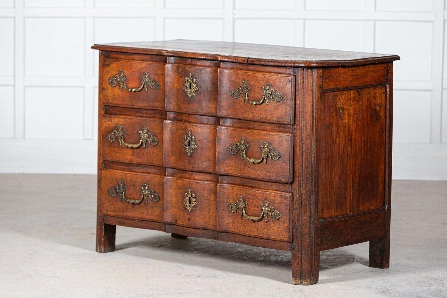 18th Century French Walnut Bombe Chest Commode, 1750s for sale at Pamono