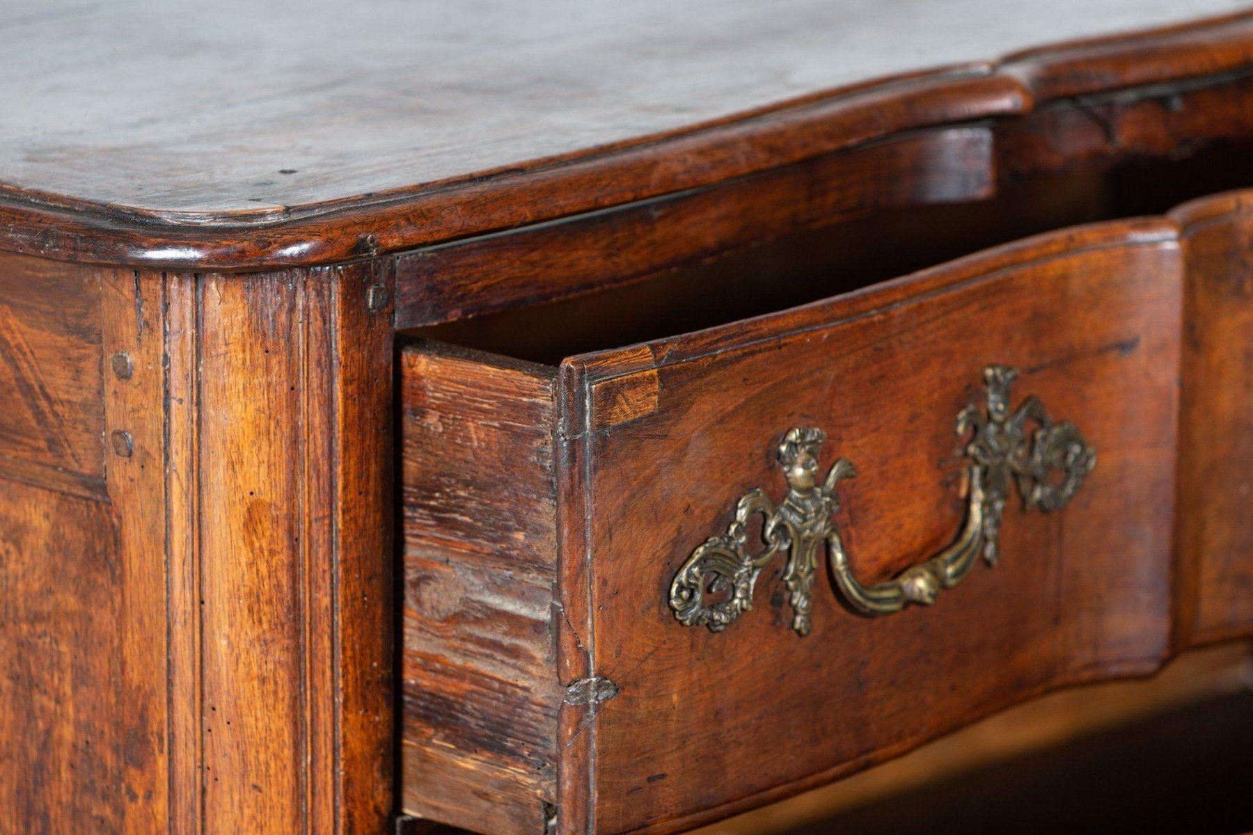 18th Century French Walnut Bombe Chest Commode, 1750s for sale at Pamono