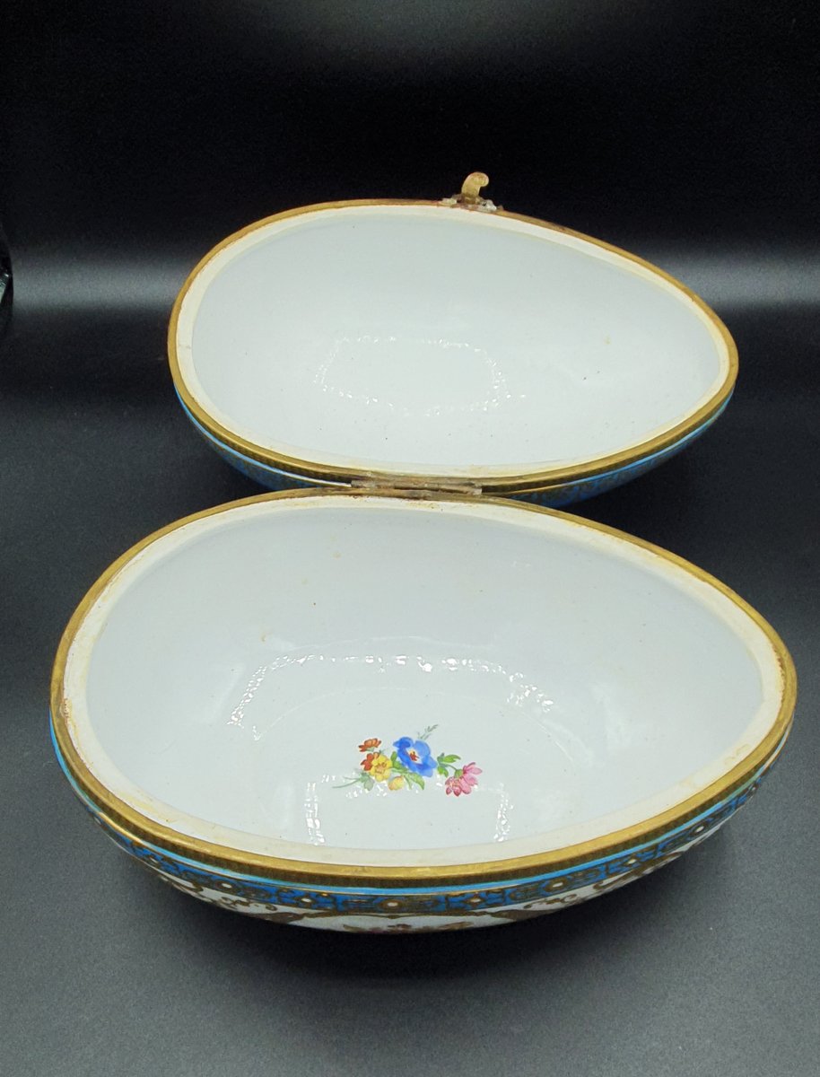 Große Eiförmige Sèvres Porzellan Box bei Pamono kaufen