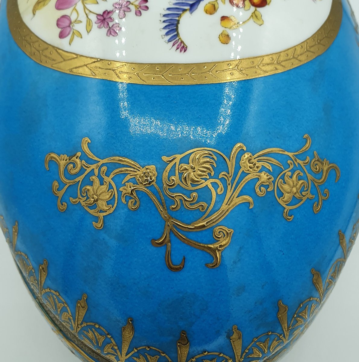 Große Eiförmige Sèvres Porzellan Box bei Pamono kaufen