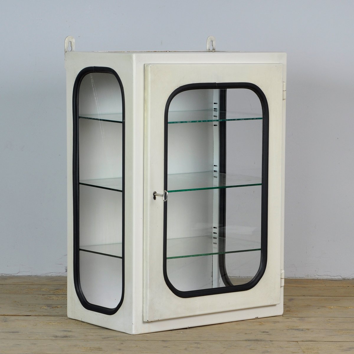 Hospital Medicine 1970s for sale at Pamono