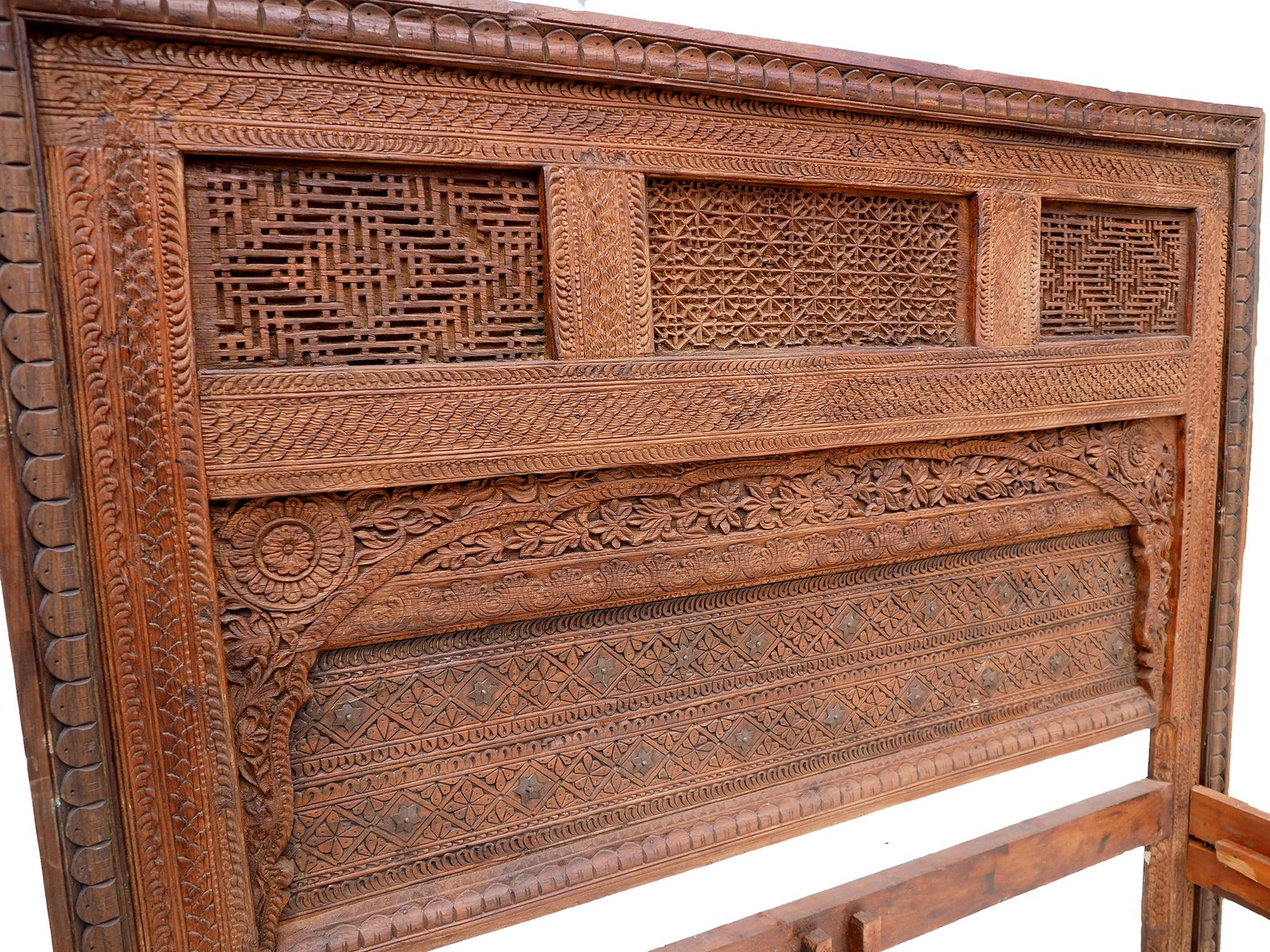 Vintage Cedar Double Bed, Swat-Tal, Pakistan for sale at Pamono