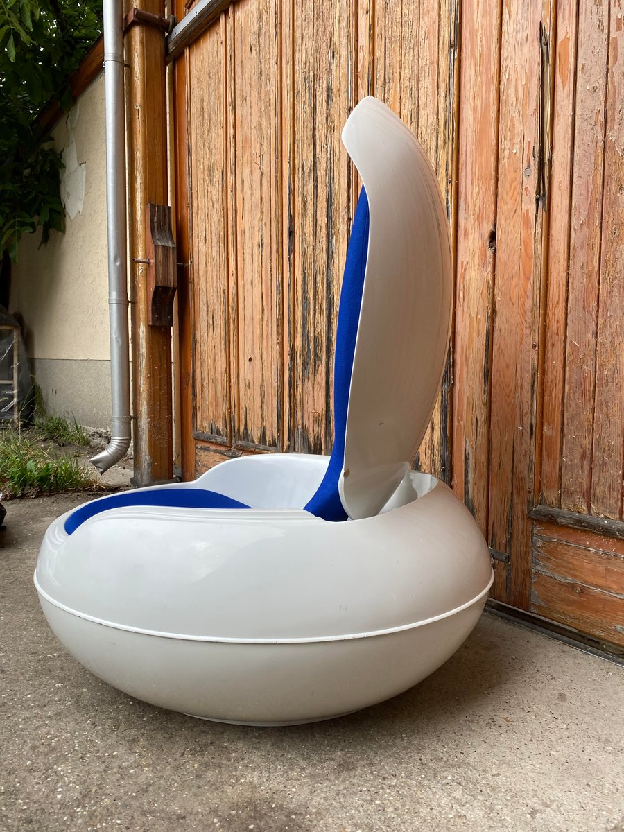 Sedia Egg Con Pouf In Velluto Viola – Design Iconico E Struttura In Metallo Per Salotto E Camera