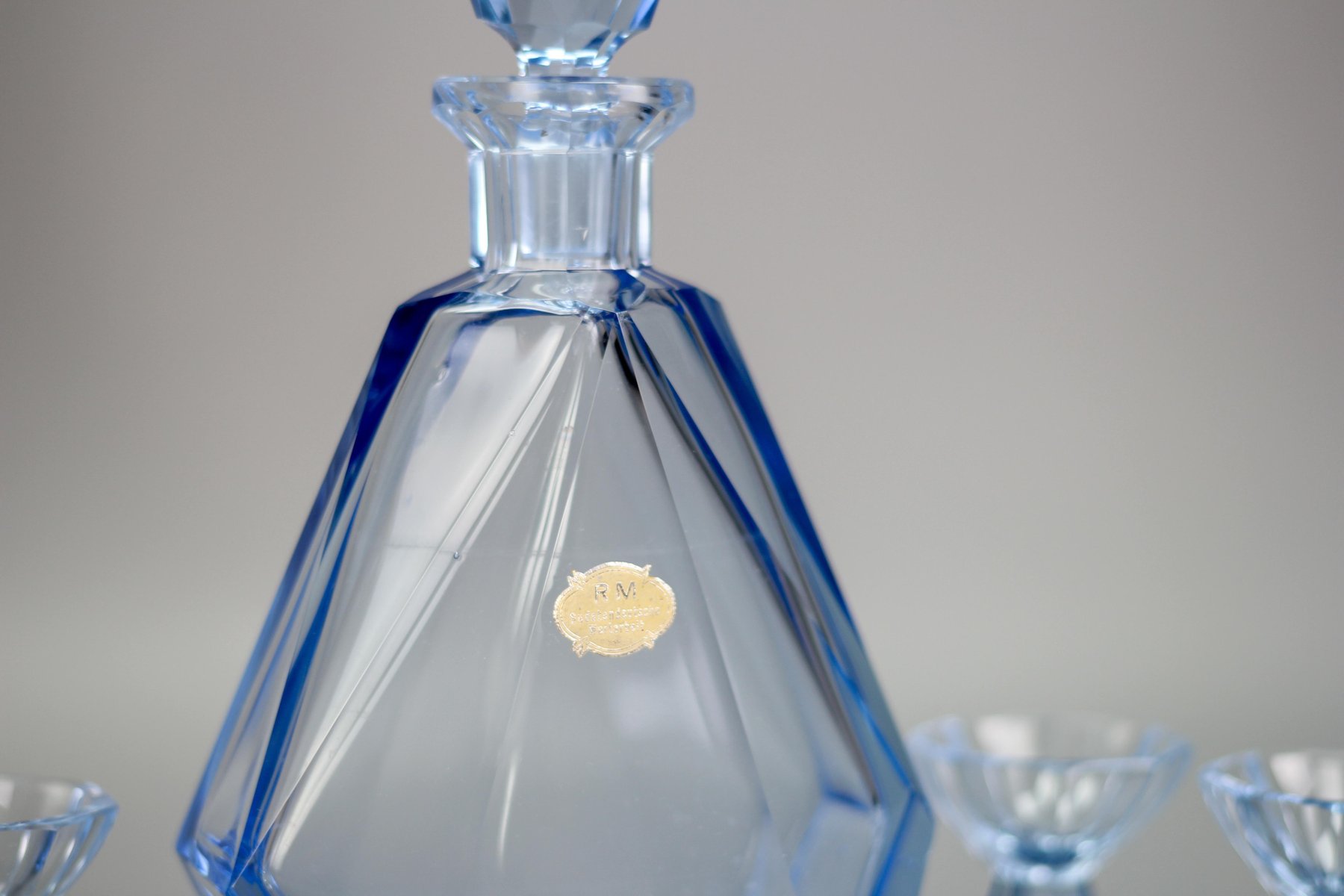 Böhmische Art Deco Dekanter und Gläser aus blauem Glas, 1930er, 7er Set ...