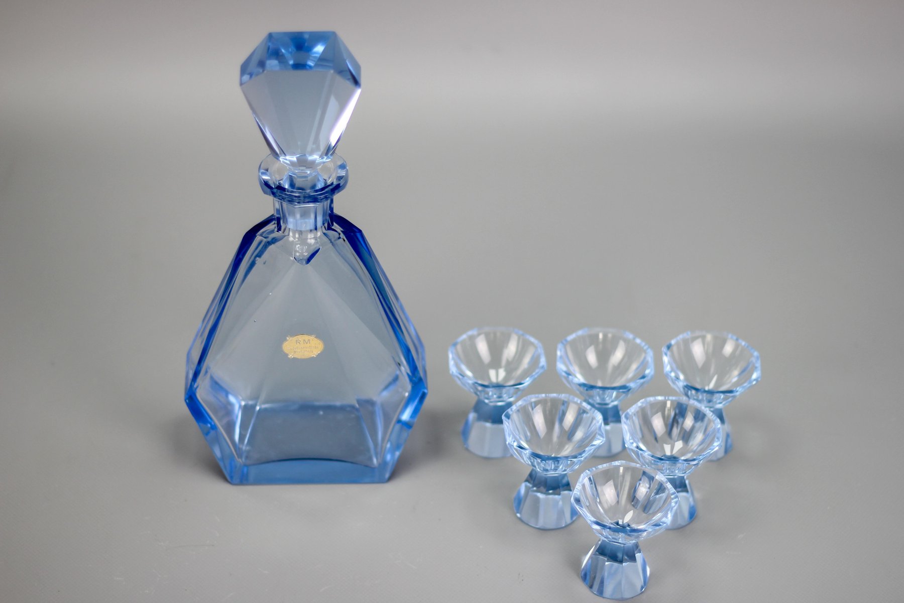 Böhmische Art Deco Dekanter und Gläser aus blauem Glas, 1930er, 7er Set ...