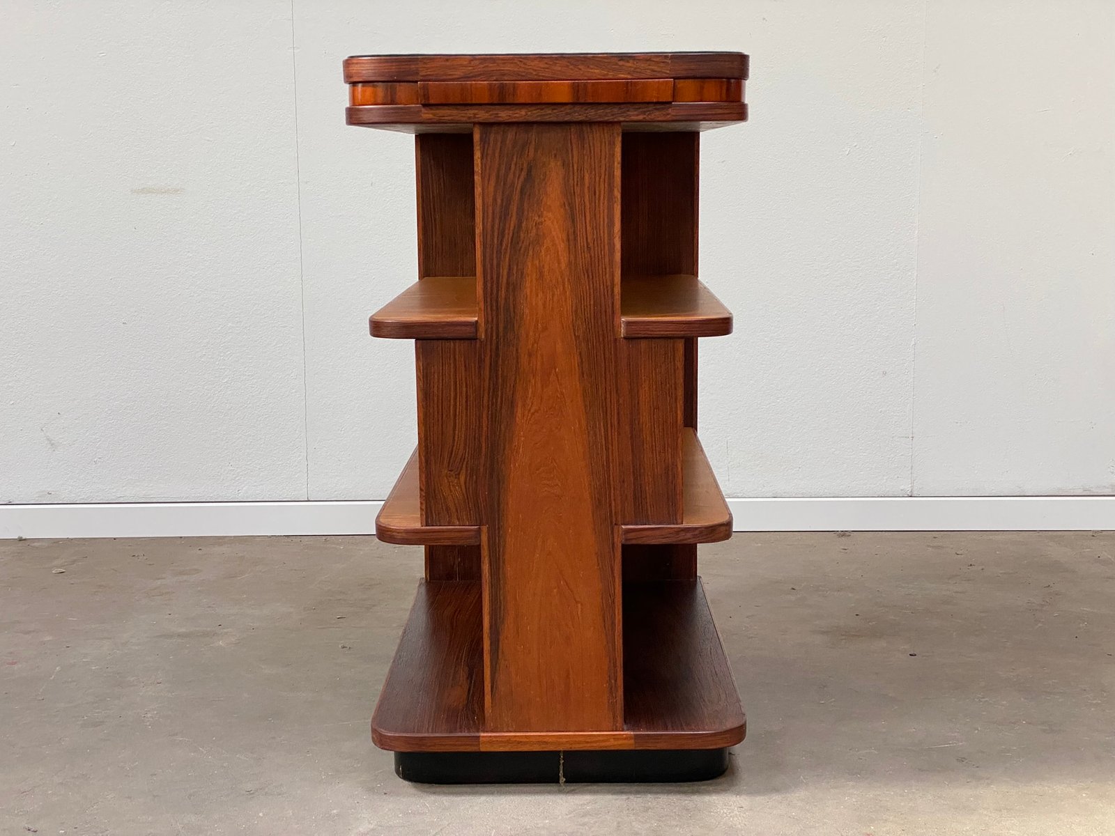 Dänische Art Deco Unika Bar aus Palisander mit Glasplatte und Ablagen ...