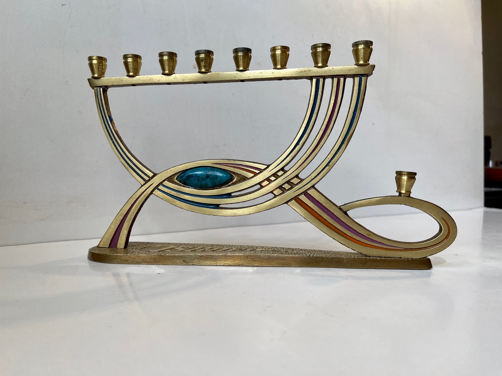 Israelischer Menorah Chanukah Kerzenhalter aus Messing mit Türkisem