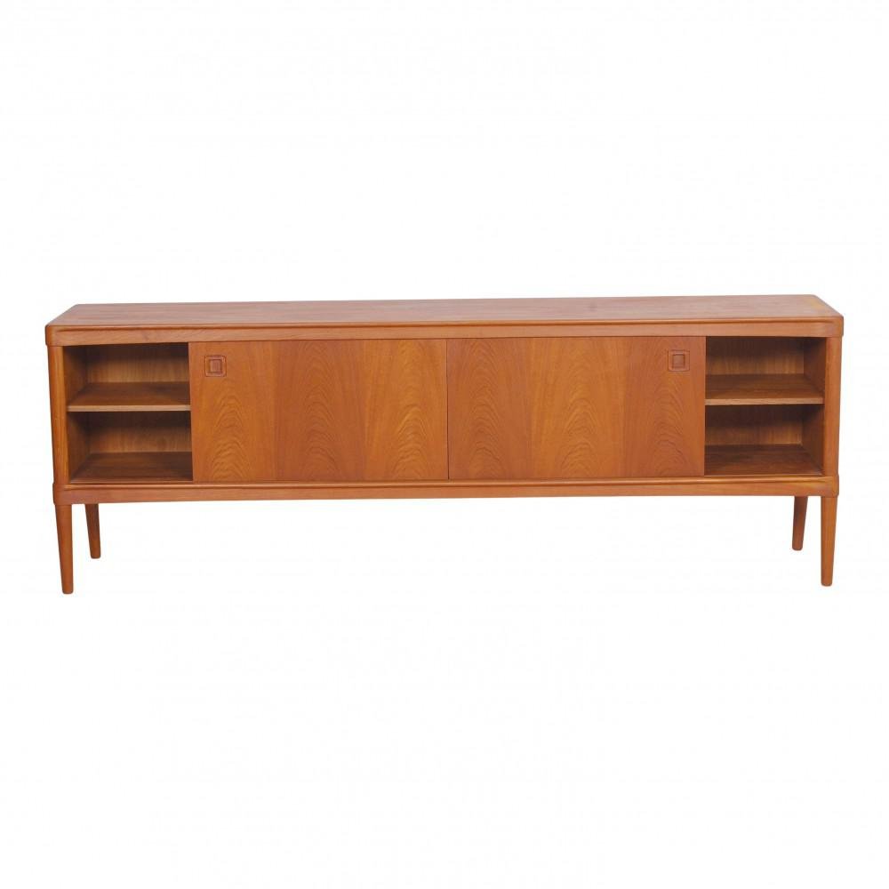 Credenza bassa in teak con ante scorrevoli e cassetti di HW Klein per