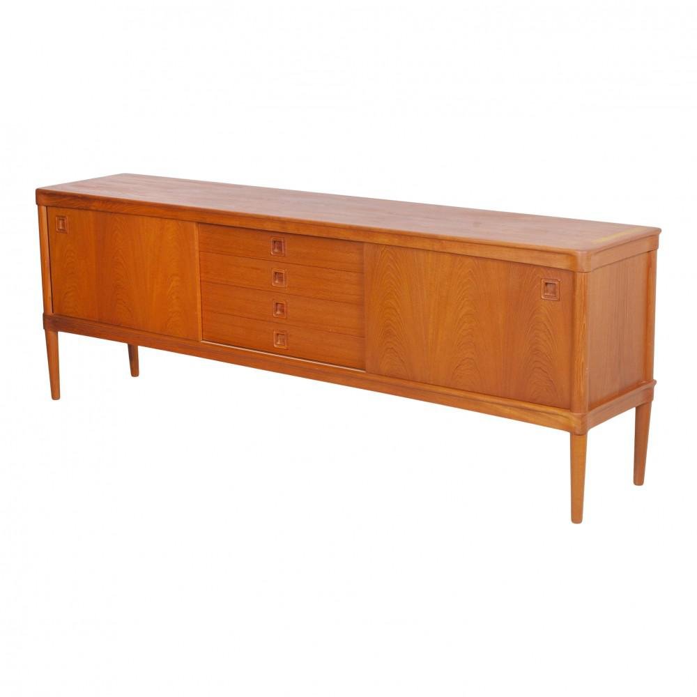 Credenza bassa in teak con ante scorrevoli e cassetti di HW Klein per