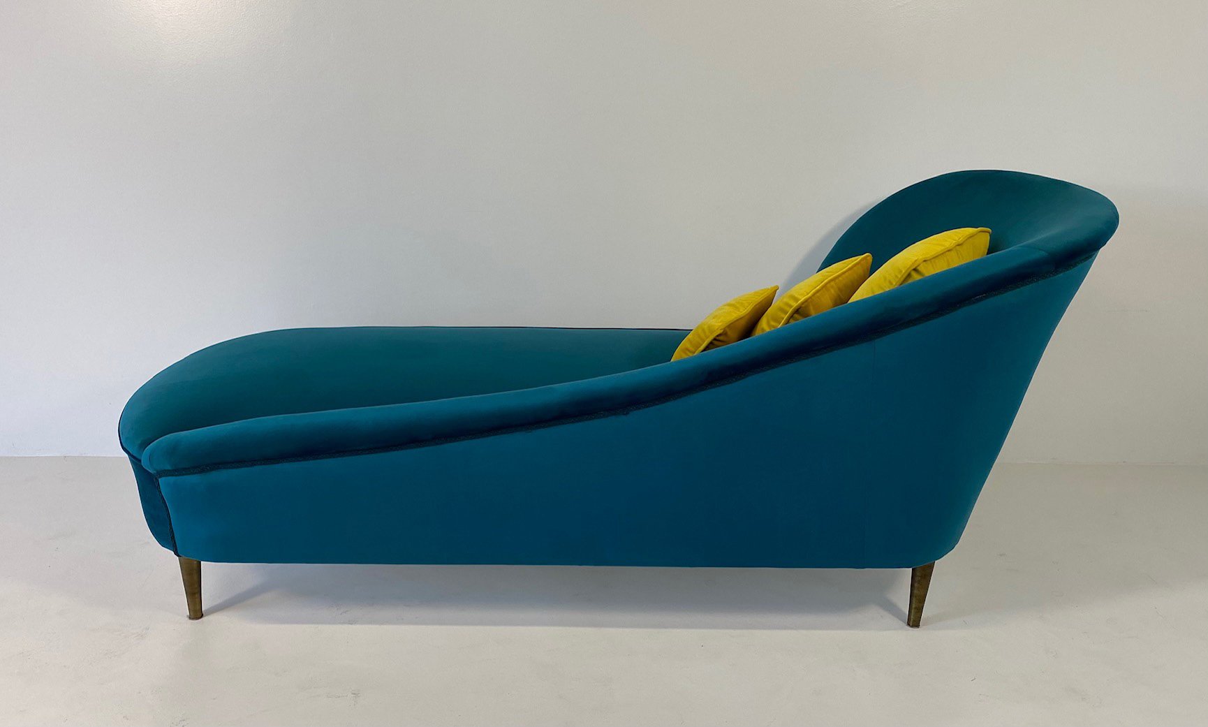 Art Deco Italian Teal Velvet ChaiseLongue, 1950s for sale at Pamono