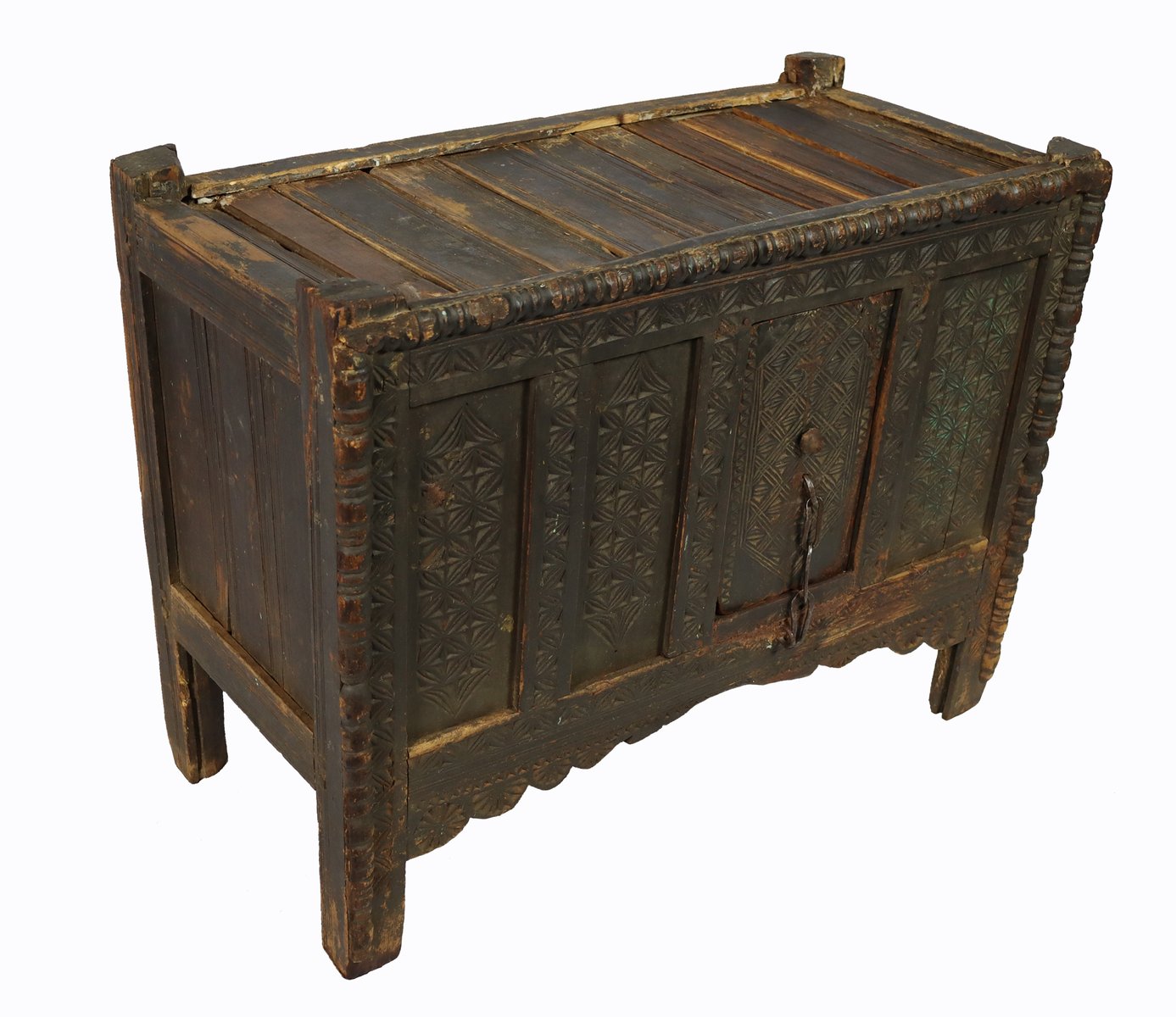 Antique Nomadic Turkmen Yurt Treasure Dowry Chest for sale at Pamono