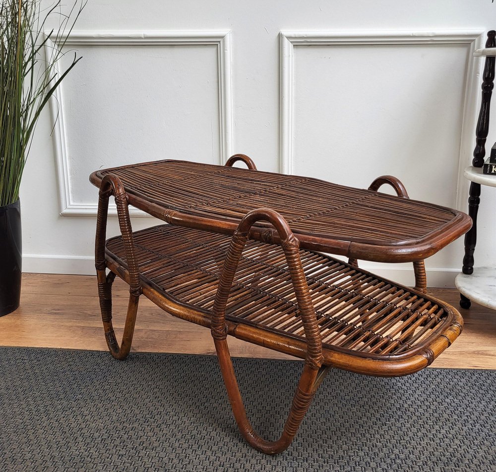 Italienischer Ovaler Couchtisch aus Bambus & Rattan, 1960er bei Pamono