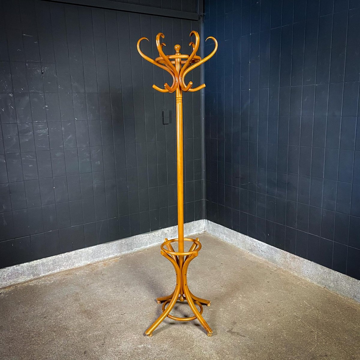 Antique Style Standing Coat Rack for sale at Pamono
