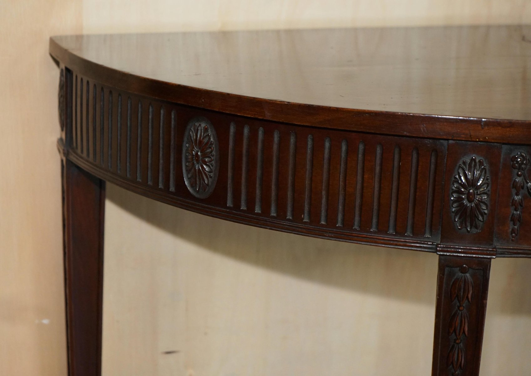 Table Console Adams Demi Line en Bois Dur Sculpté par Charles & Ray ...