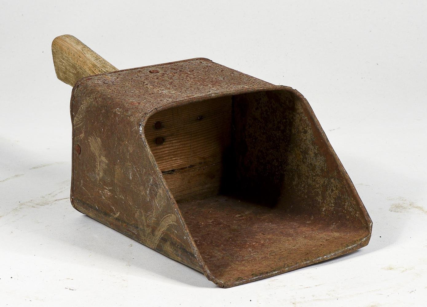 Early 20th Century Italian Shovel with Wooden Handle for sale at Pamono
