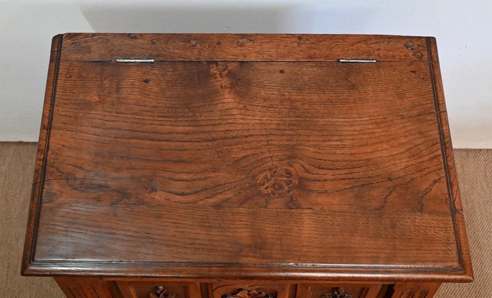Small Renaissance Oak Chest, Early 1900s for sale at Pamono