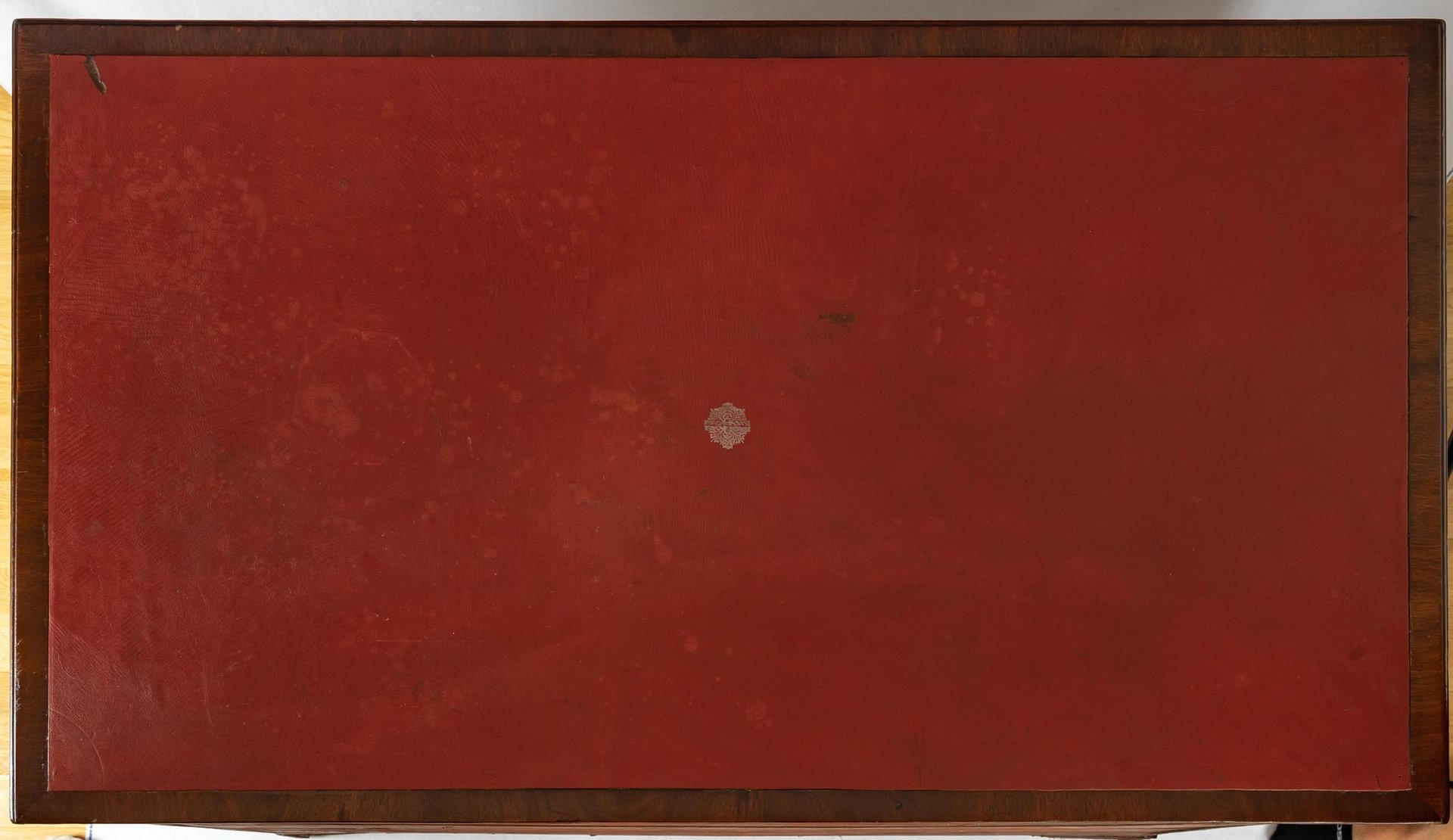 Georgischer Schreibtisch aus Mahagoni, spätes 18. Jh bei Pamono kaufen Georgischer Schreibtisch aus Mahagoni, spätes 18. Jh bei Pamono kaufen