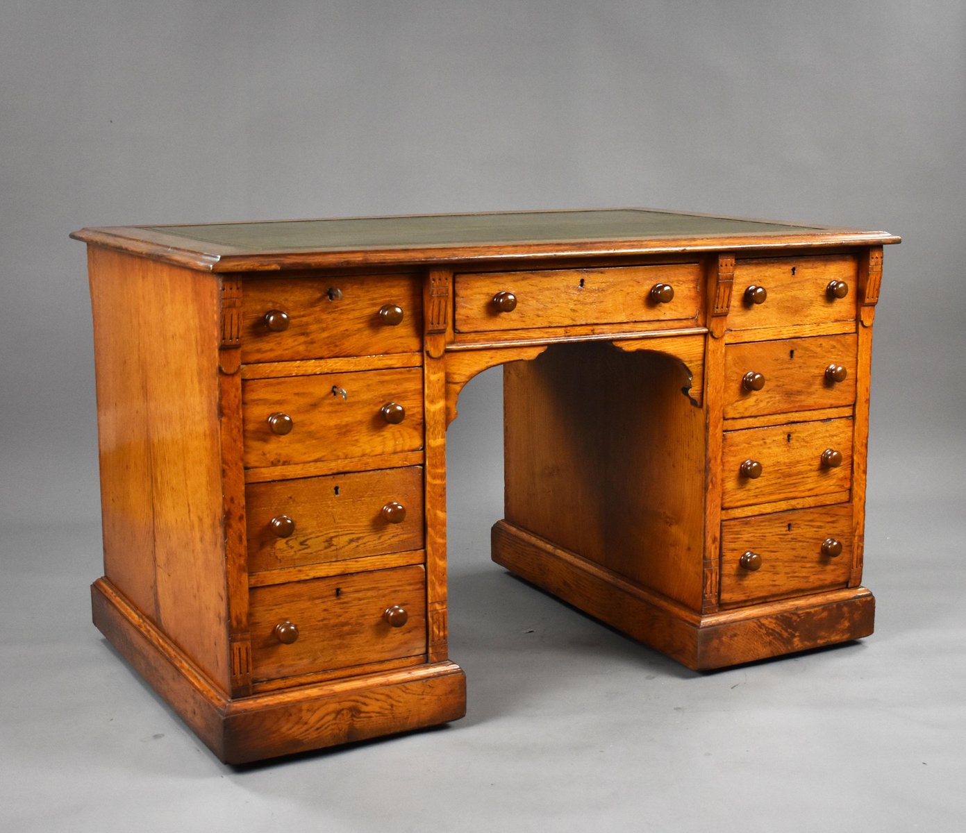 19th Century Victorian English Oak Writing Desk for sale at Pamono
