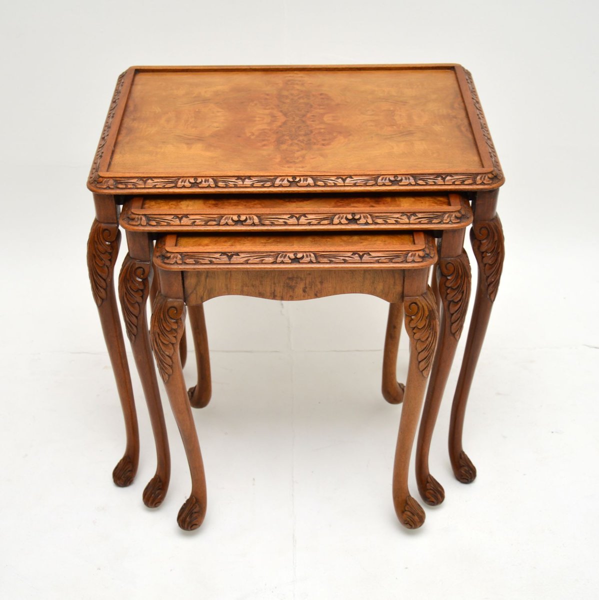 Vintage Queen Anne Style Burr Walnut Nesting Tables, 1930s, Set of 3 for sale at Pamono