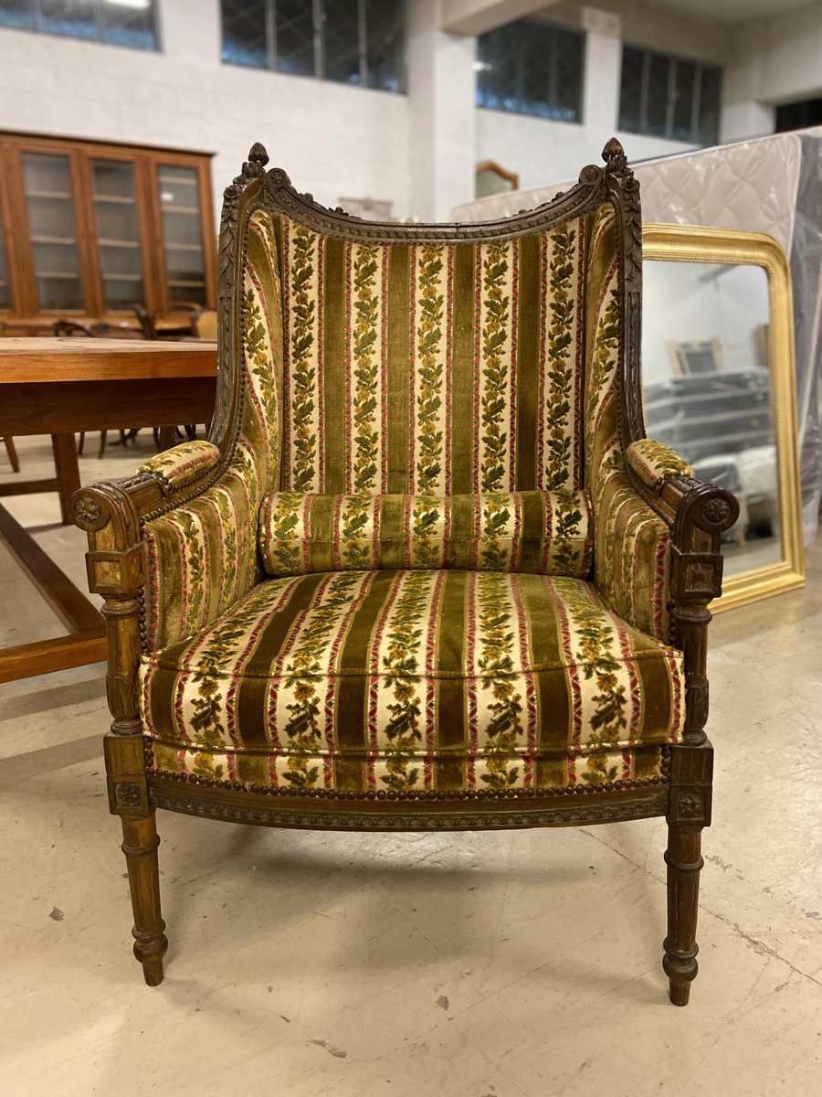 Grande bergère baroque de style Louis XV Gobelins rouge satiné, doré