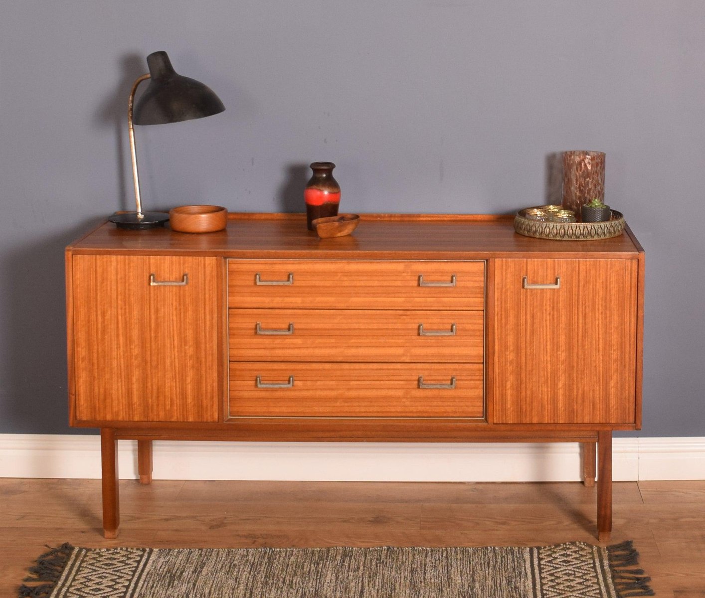 Kurzes Teak Sideboard von E Gomme für G Plan, 1960er bei Pamono kaufen