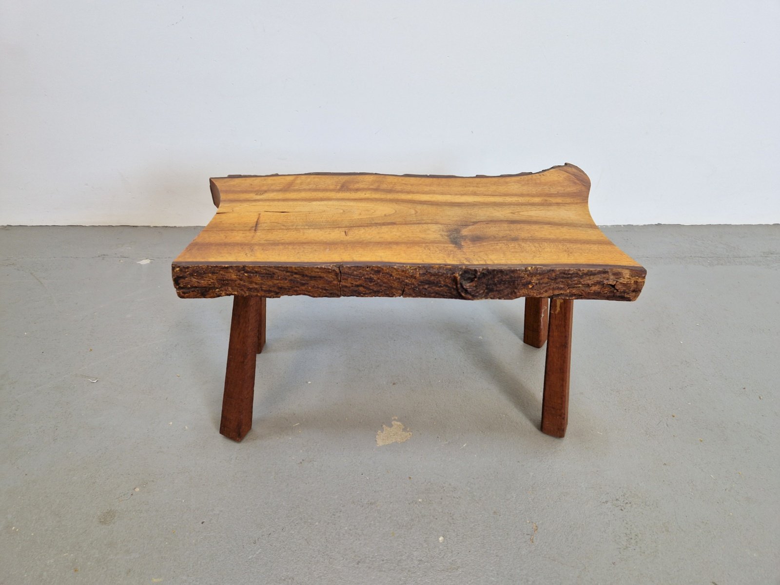 MidCentury Brutalist Oak Tree Trunk Side Table, 1960s for sale at Pamono
