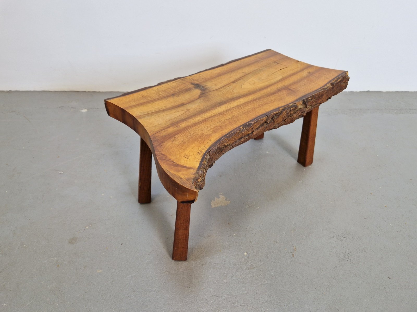 MidCentury Brutalist Oak Tree Trunk Side Table, 1960s for sale at Pamono
