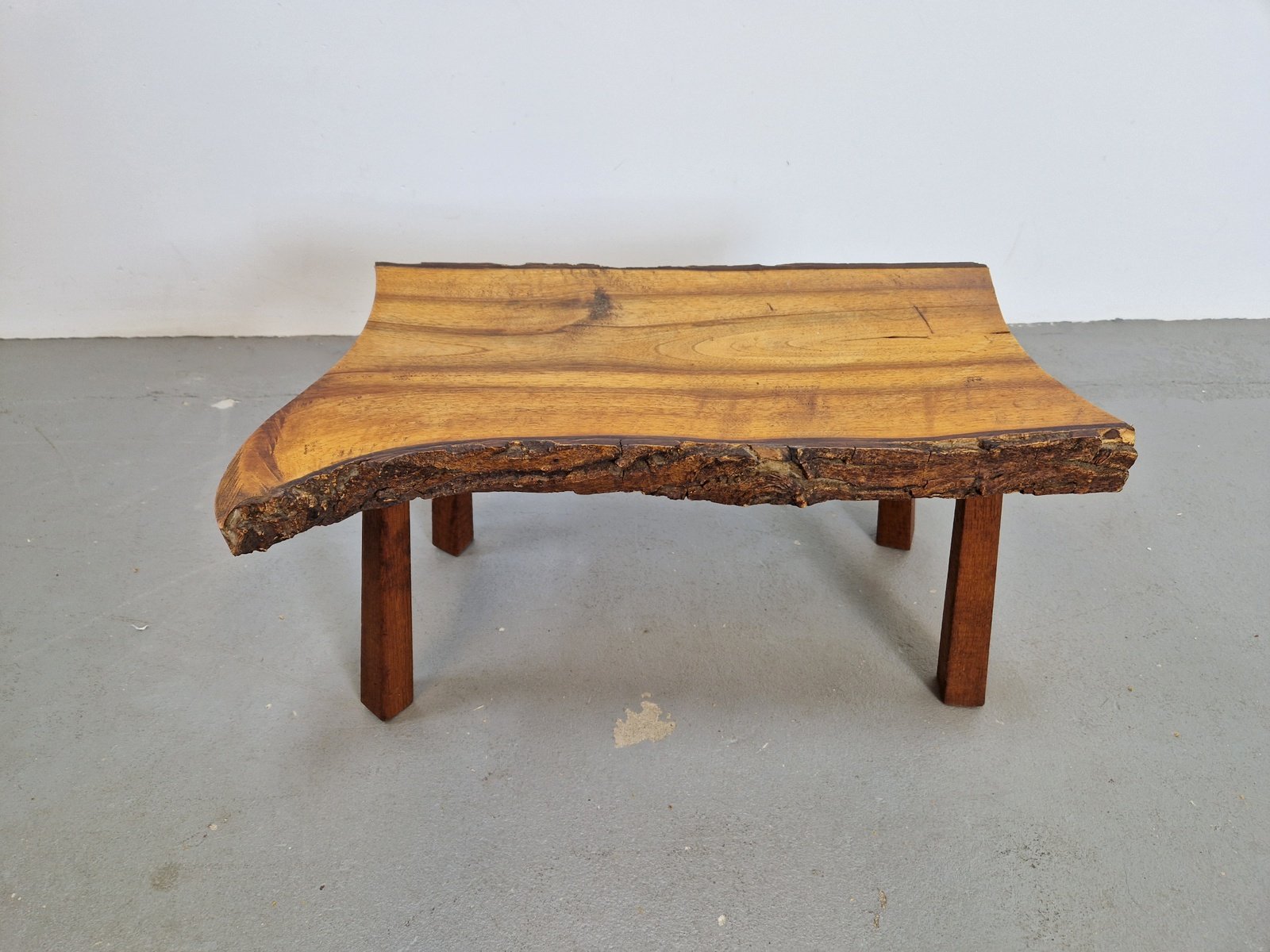 MidCentury Brutalist Oak Tree Trunk Side Table, 1960s for sale at Pamono