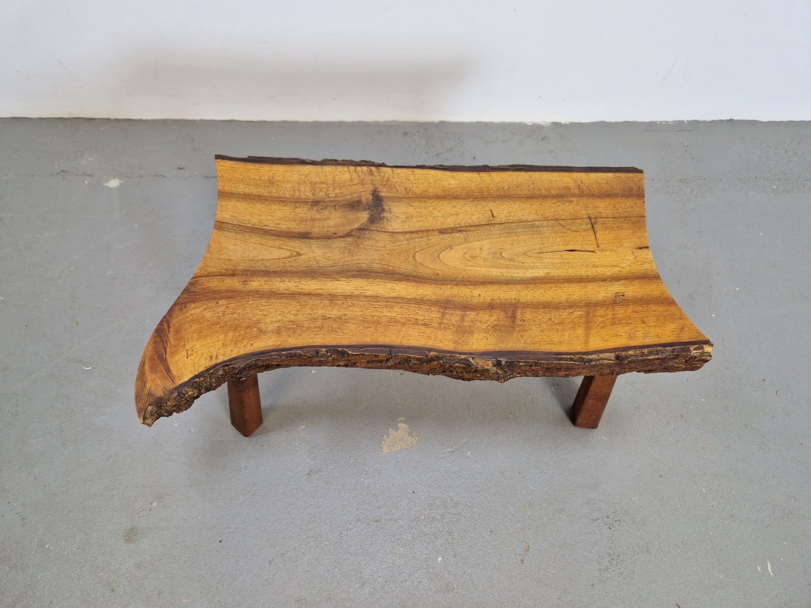 MidCentury Brutalist Oak Tree Trunk Side Table, 1960s for sale at Pamono