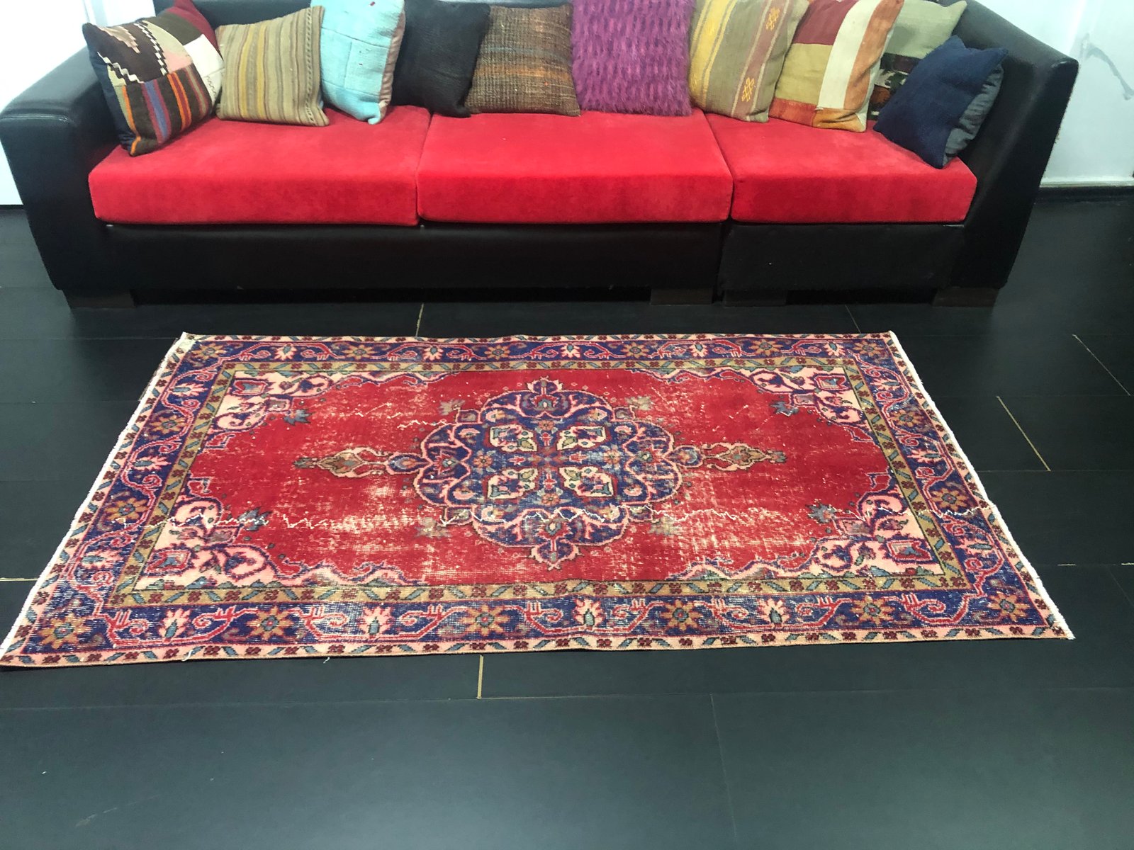 Türkischer Handgeknüpfter Anatolischer Teppich aus Roter Wolle bei ...