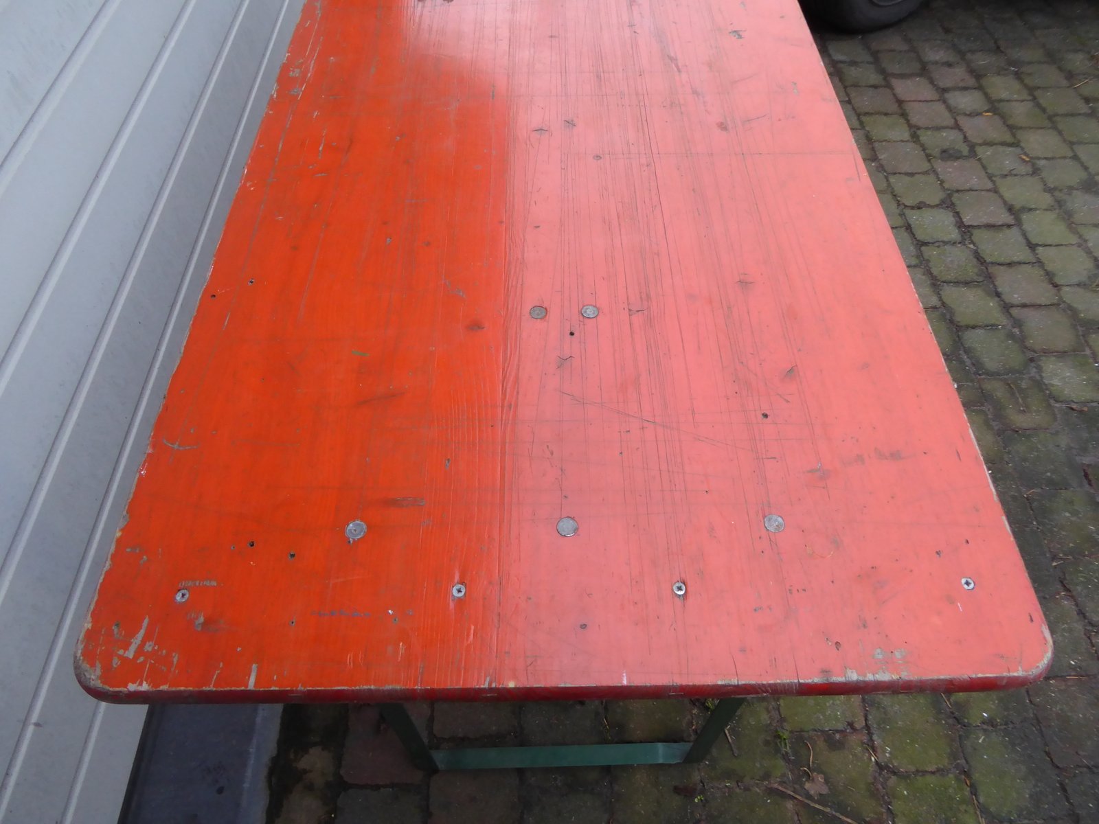 Grande table de ferme pliante avec deux bancs