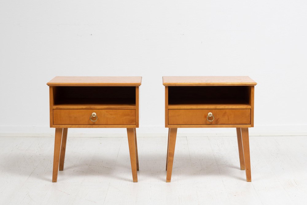 Schwedische Art Deco Nachttische aus Birke, 1920er, 2er Set bei Pamono ...