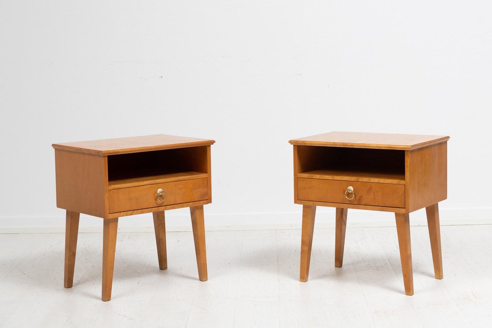 Schwedische Art Deco Nachttische aus Birke, 1920er, 2er Set bei Pamono ...