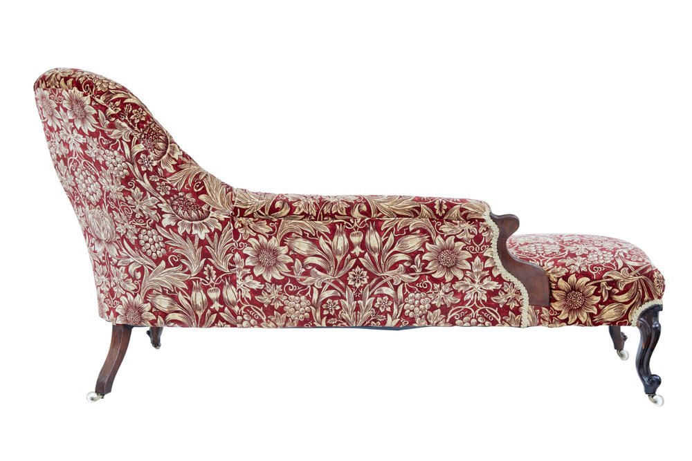 High Victorian Carved Walnut Chaise Lounge for sale at Pamono