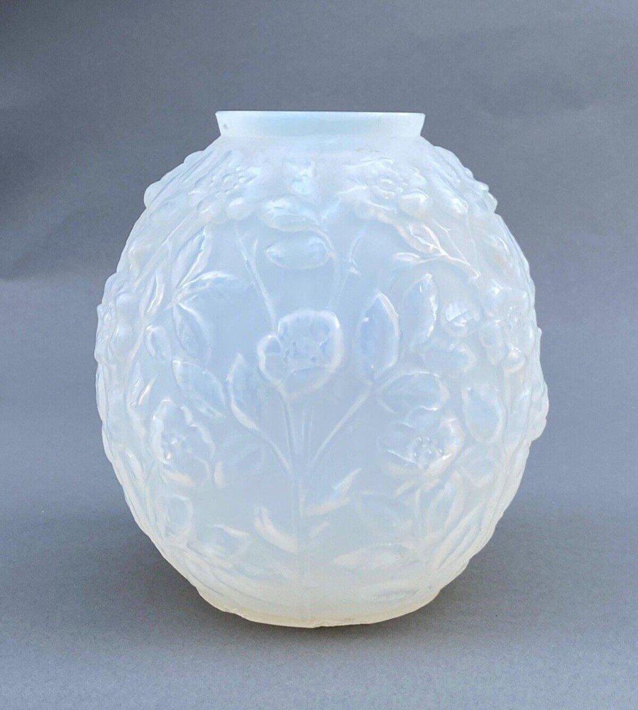 Art Deco Flower Vase from Verlys, 1930s for sale at Pamono
