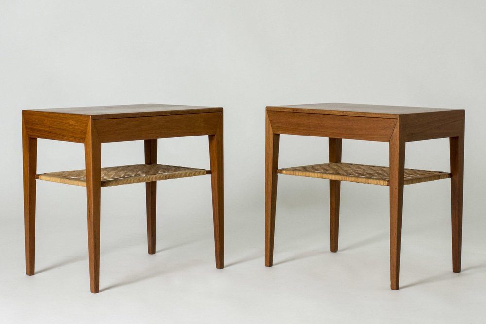 Paar Französische Nachttische Aus Kingwood Mit Marmorplatte – Elegante Beistelltische Mit Ormolu