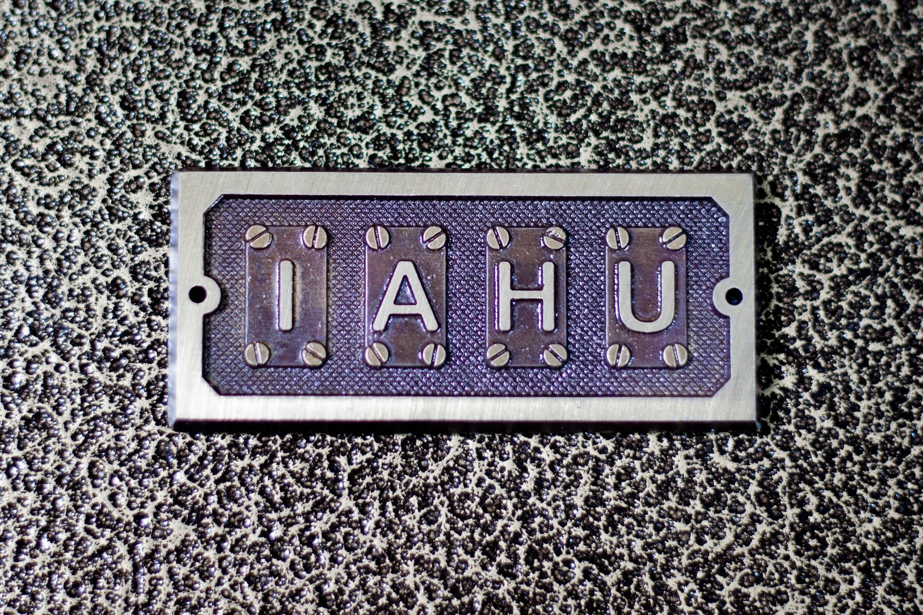 Goldener Polnischer Arzt Medizinschrank, 1920er bei Pamono kaufen