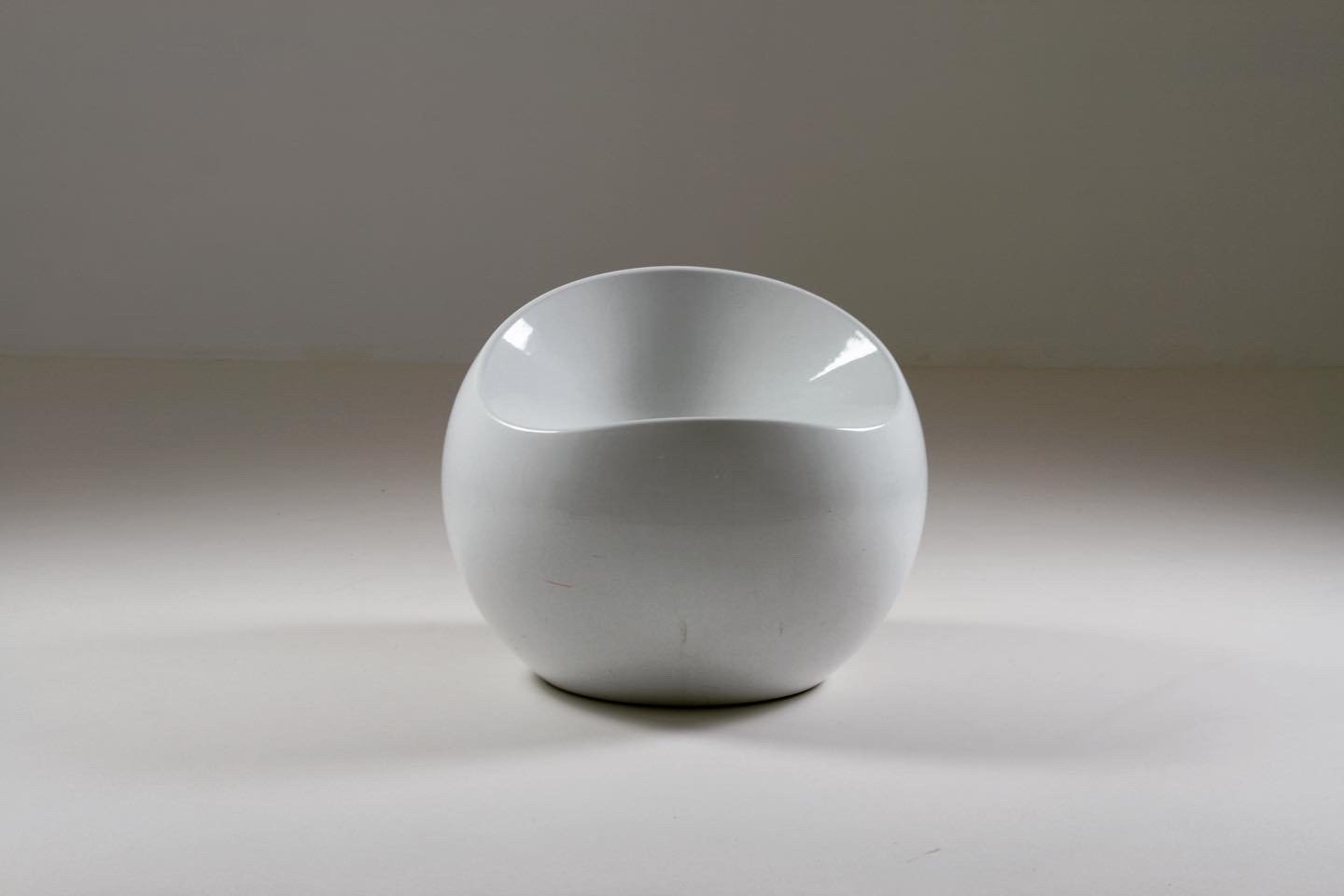 Vintage Fiberglass Ball Chair by Dupont, 1960s for sale at Pamono