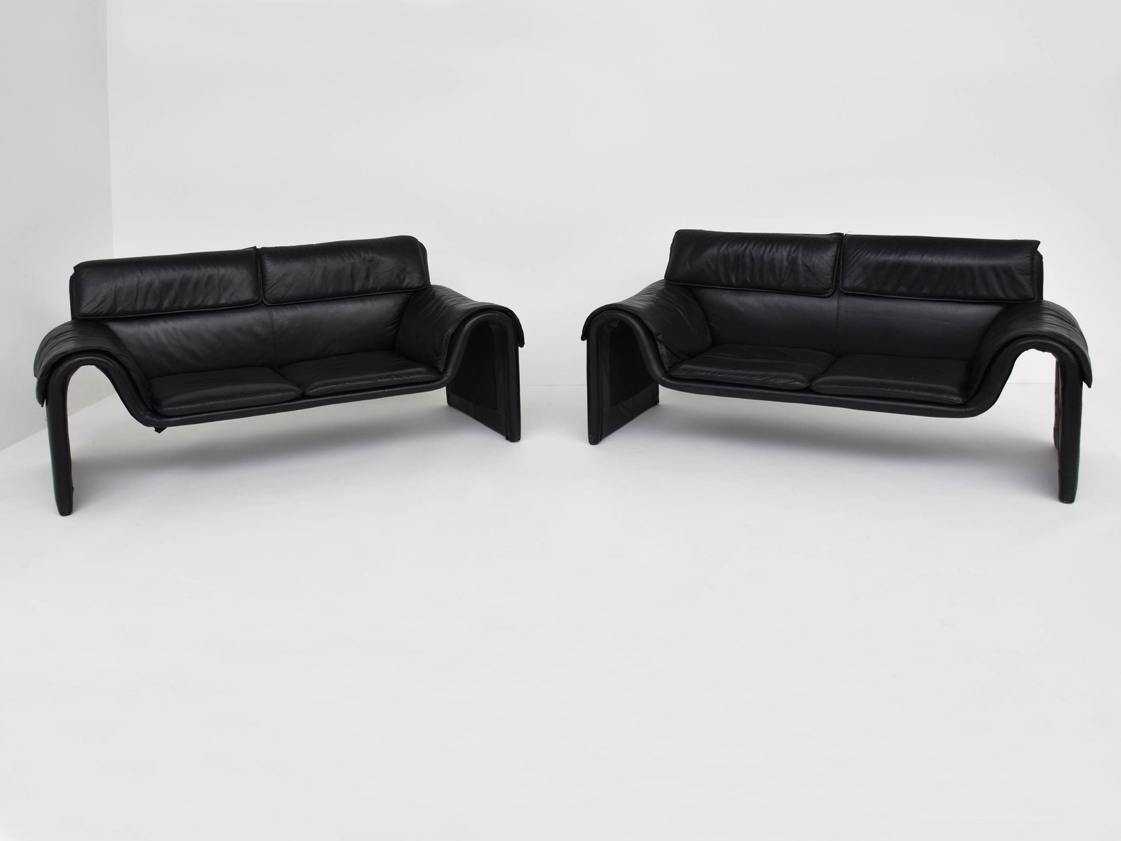 Schwarze architektonische Modell DS2011/02 Ledersofas, Schweiz, 1975