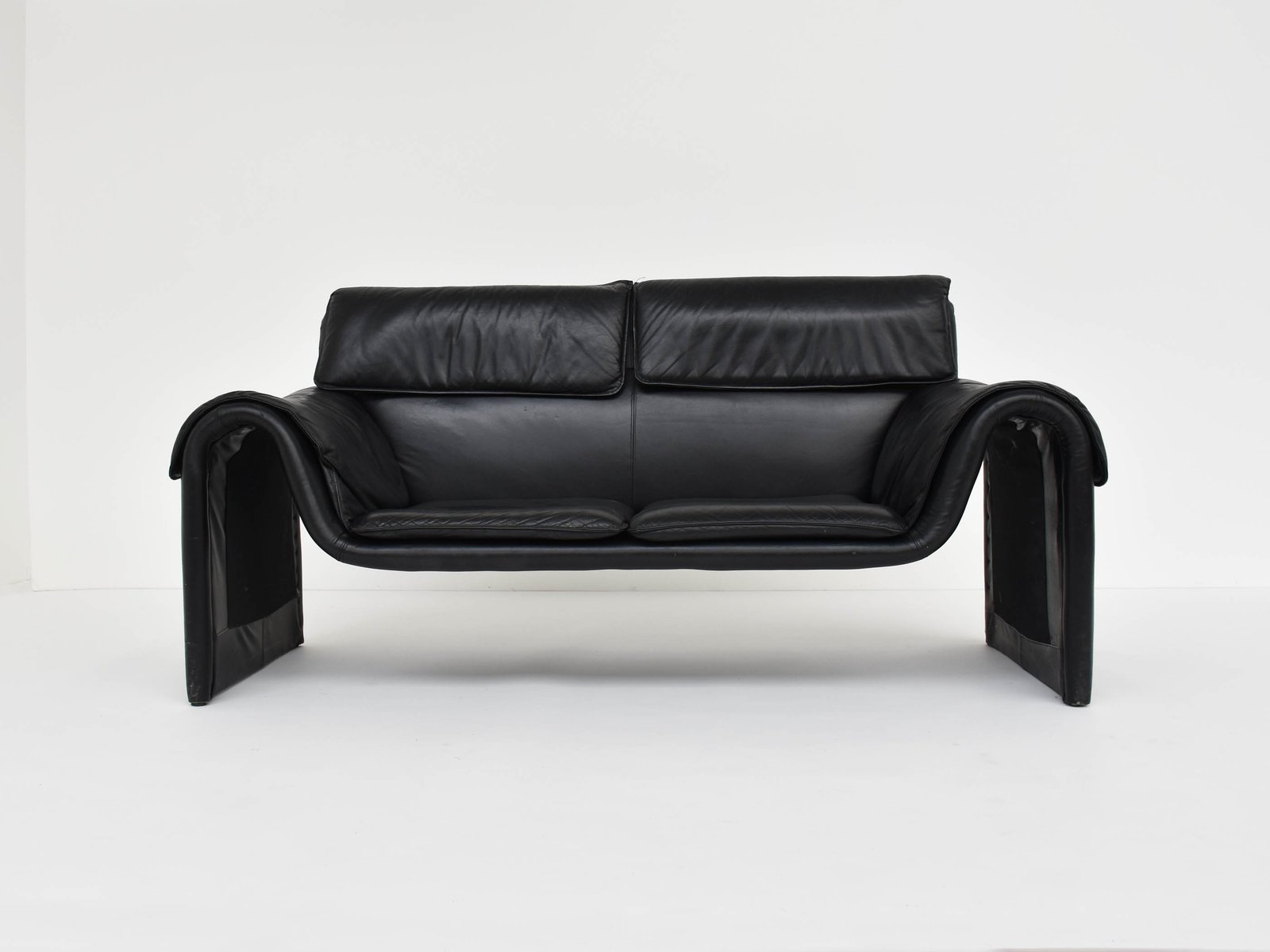 Schwarze architektonische Modell DS2011/02 Ledersofas, Schweiz, 1975