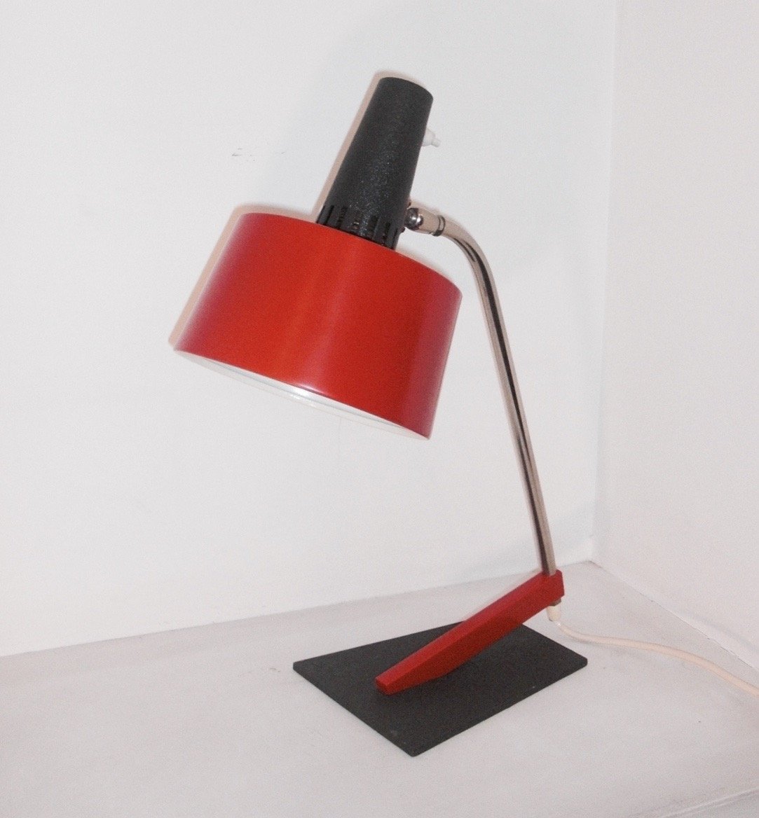 Red Metal Desk Lamp 1960s For At Pamono Red Metal Desk Lamp 1960s