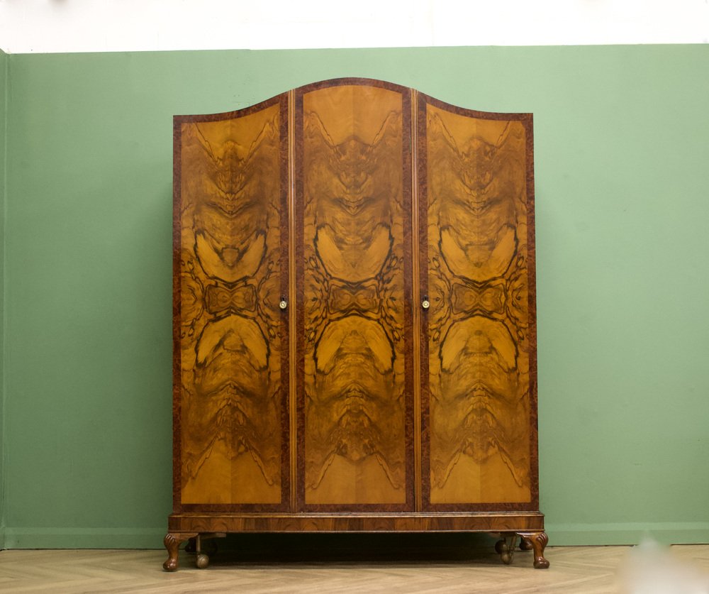 Britischer Art Deco Wurzelholz Kleiderschrank, 1930er bei Pamono kaufen