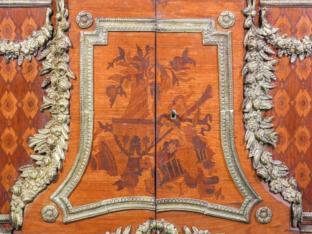 Louis XV Riesner Model Dresser for sale at Pamono