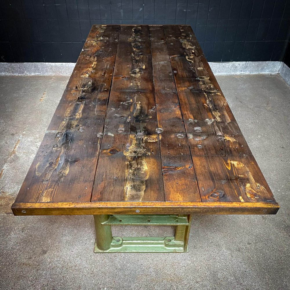 Industrielle Werkbank auf grünem Eisengestell bei Pamono kaufen