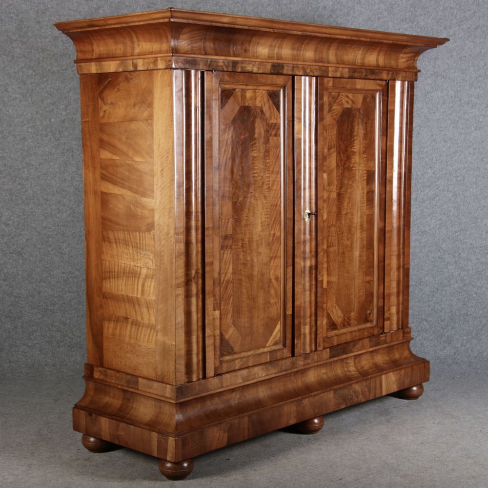 18th Century Baroque Walnut Half Waves Cabinet, 1750s for sale at Pamono