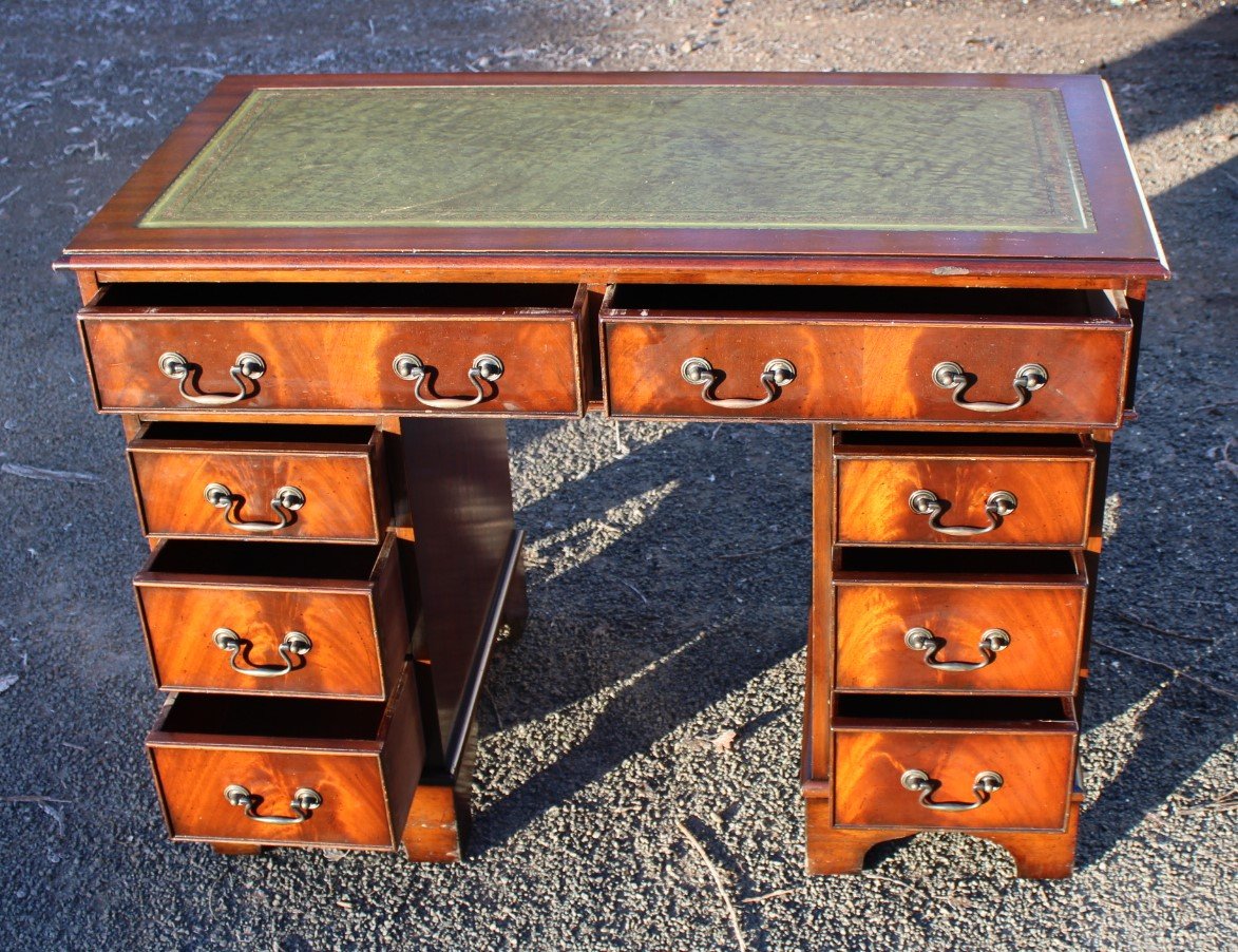 Mahogany Pedestal Desk with Green Leather, 1960s for sale at Pamono