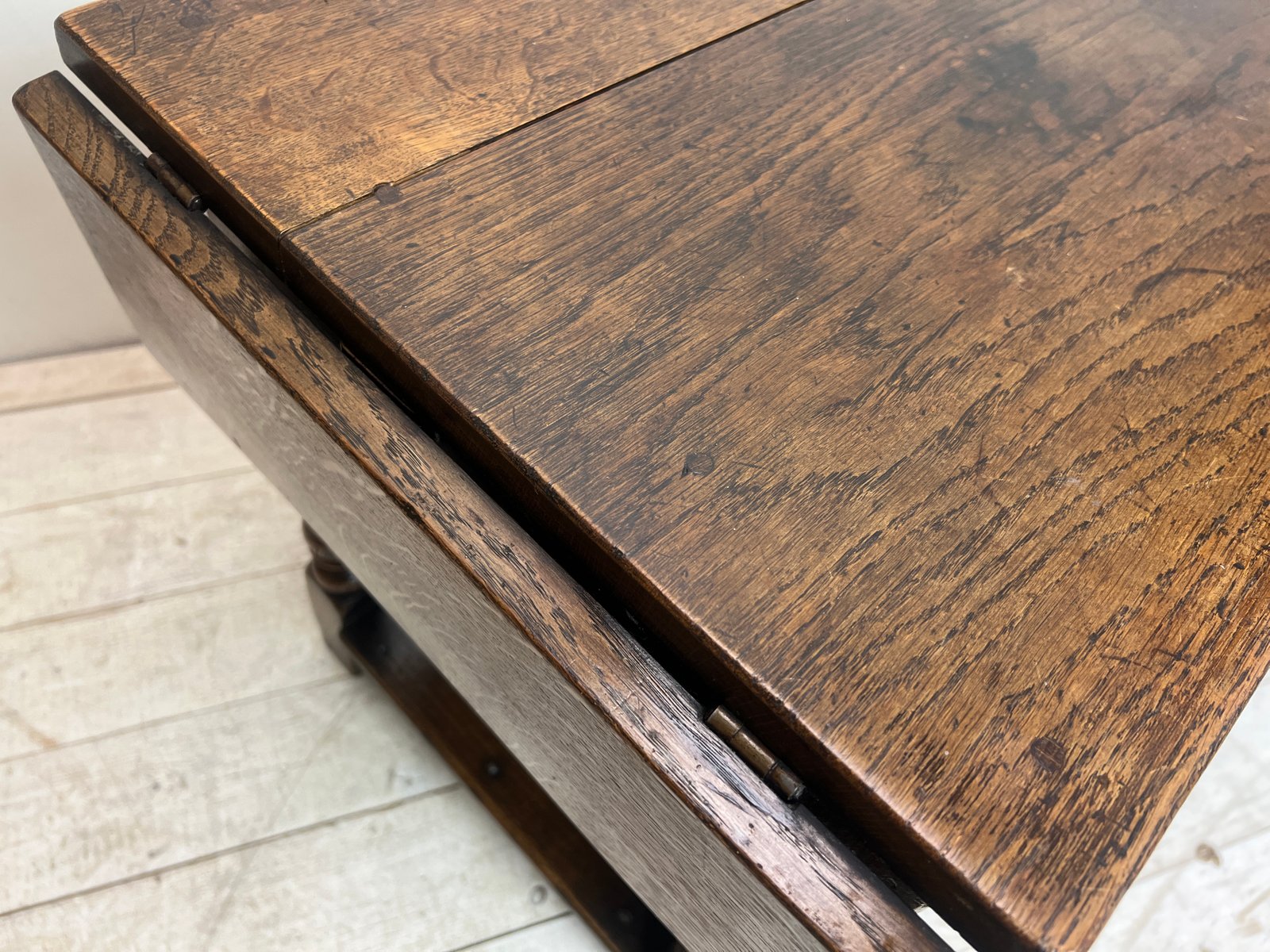 Spanish FlapSided Wing Side Table in Elm and Oak, 1930s for sale at Pamono