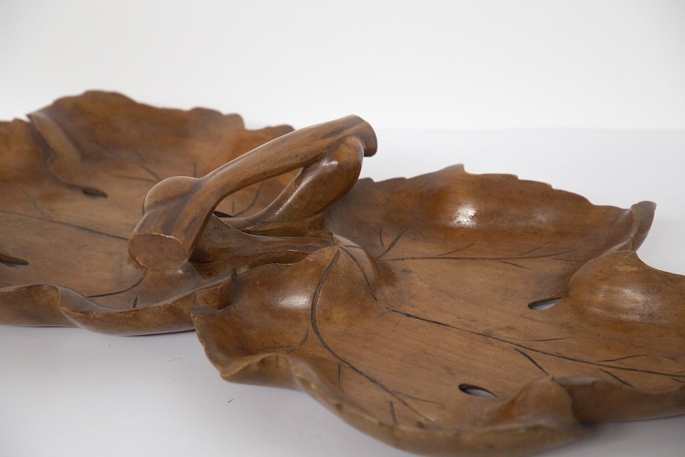 View of Mid-Century Wooden Leaf Centrepiece, 1950s for sale at Pamono