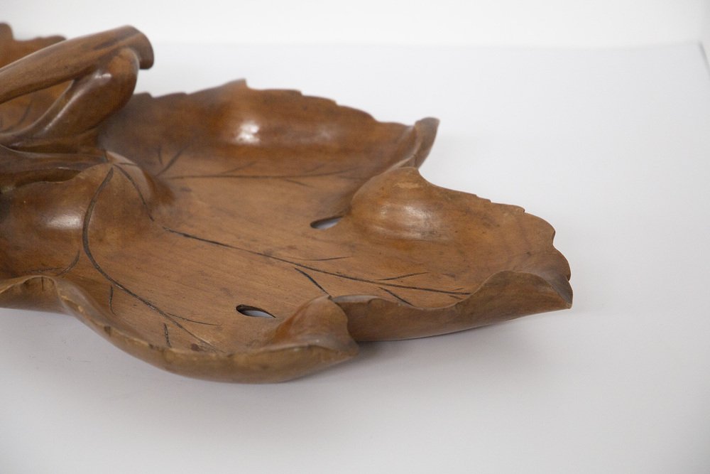 Mid-Century Wooden Leaf Centrepiece, 1950s for sale at Pamono - Old Wooden Centrepiece